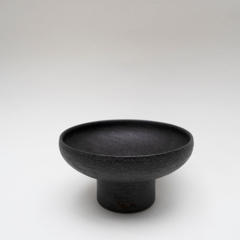 Black Clay Raised Plate